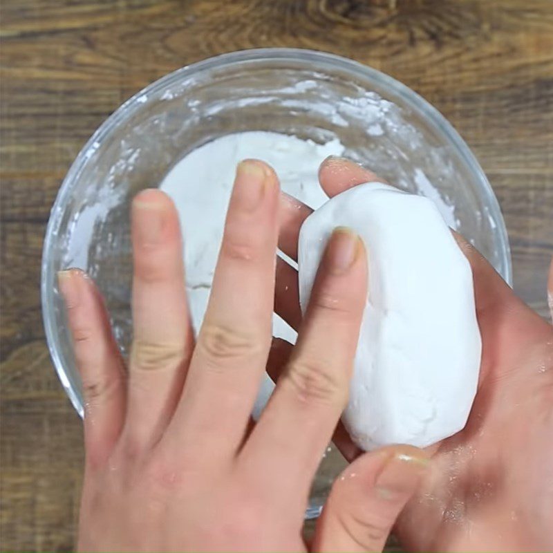 Step 4 Shaping and boiling the meat-filled rice cakes