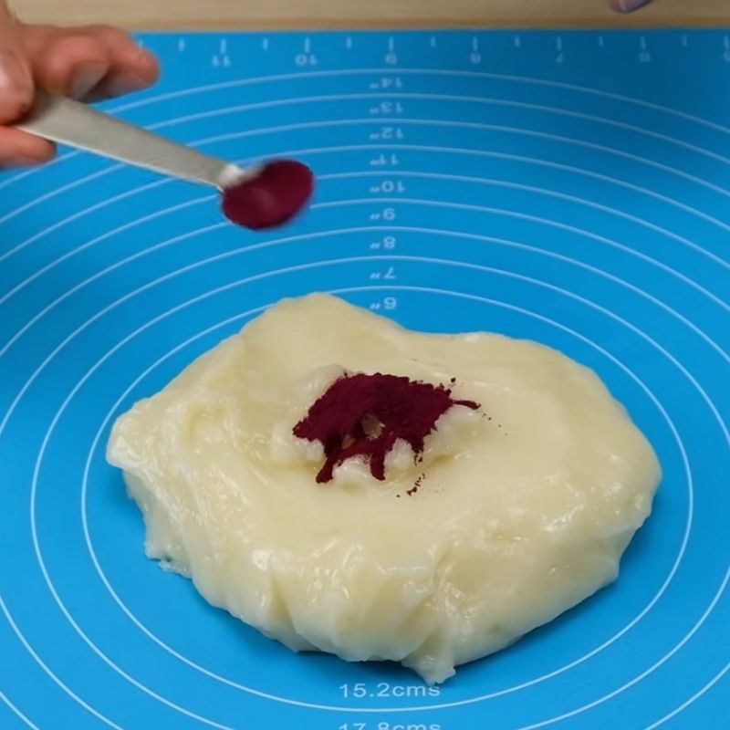 Step 3 Create color and shape the dough for Taiwanese taro mochi