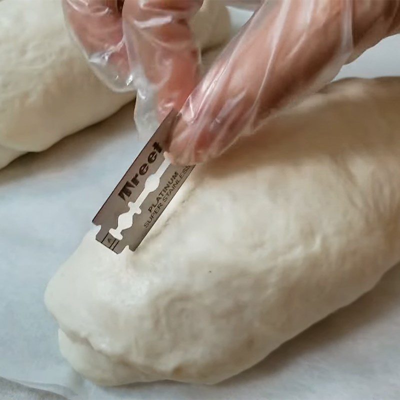 Step 5 Create a groove on the dough surface No-yeast bread