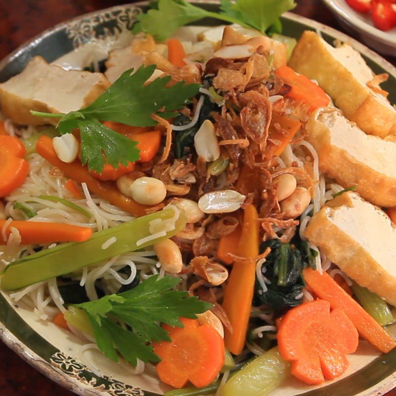 Step 7 Finished product Vegetarian rice noodle stir-fry