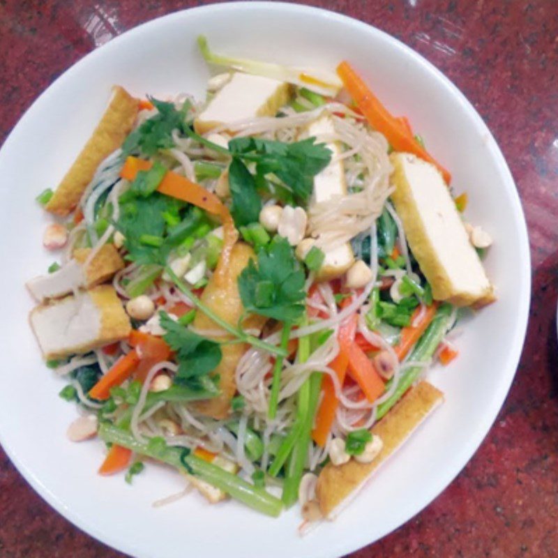 Step 7 Finished product Vegetarian rice noodle stir-fry