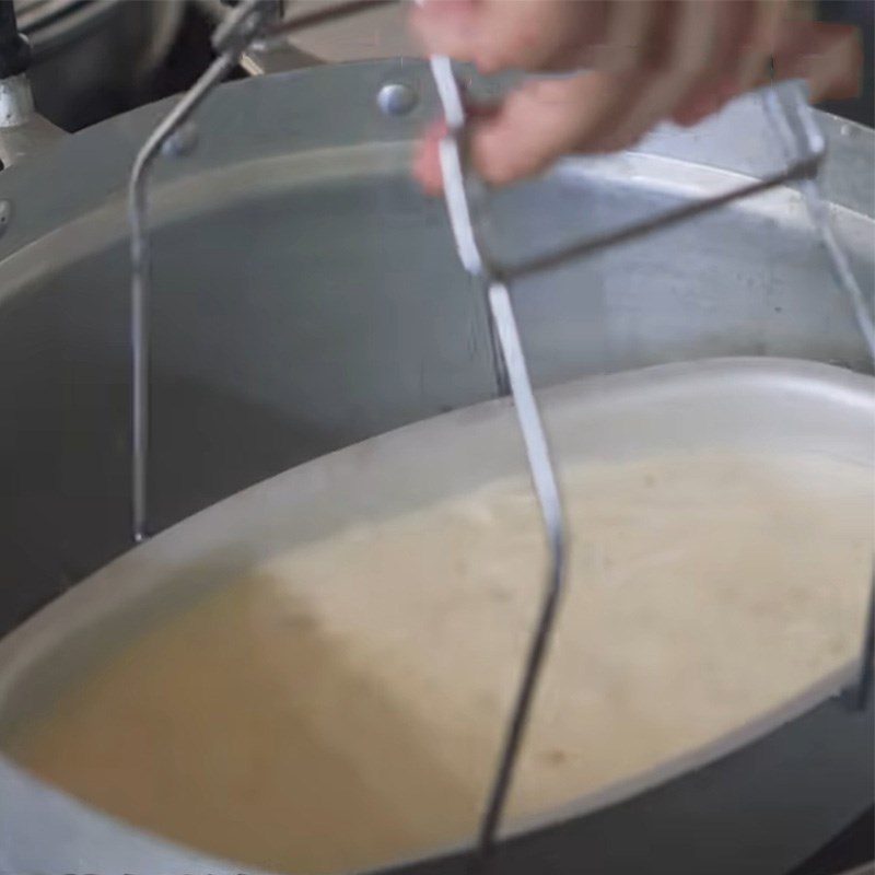 Step 6 Pour into molds and steam the cake Banana sponge cake steamed