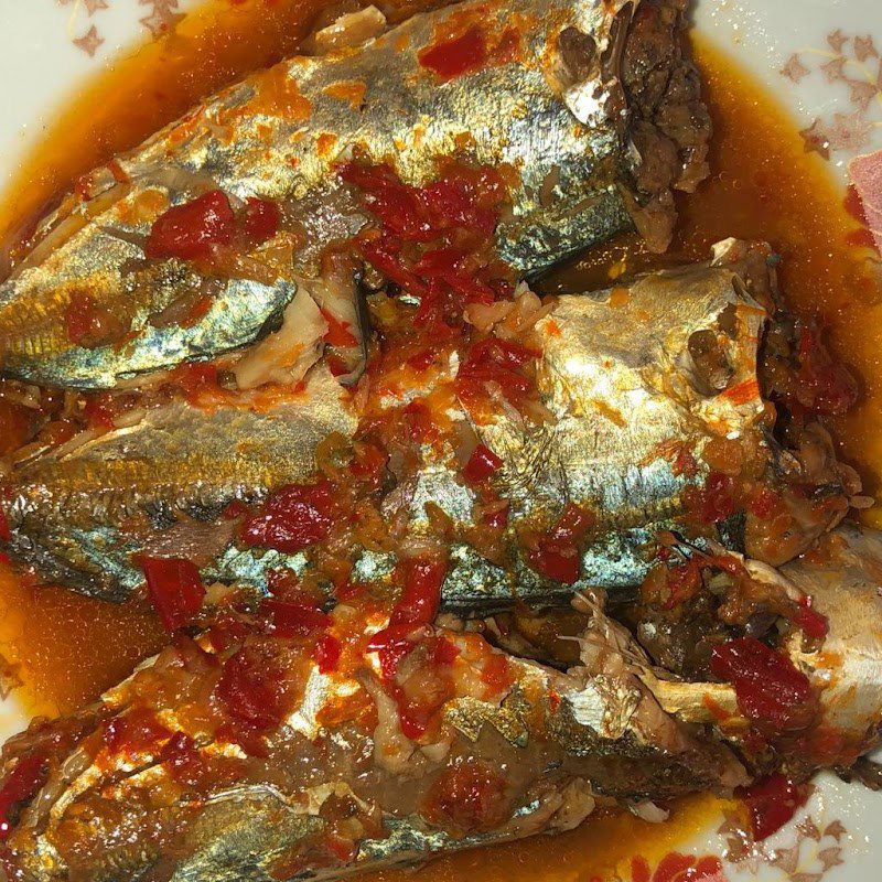 Step 4 Finished Product Mackerel Stewed with Garlic and Chili (recipe shared by a user)