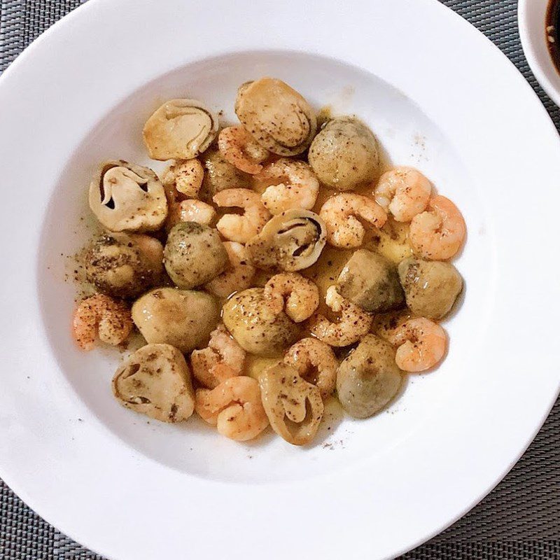 Step 3 Final Product Stir-fried shrimp with straw mushrooms