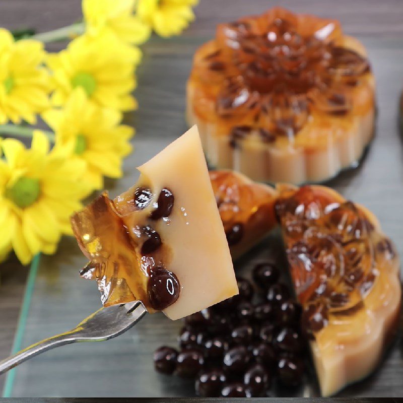 Step 6 Final product of Moon Cake with milk tea jelly and black sugar pearls