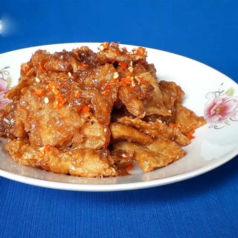 Step 5 Finished Product Fresh tofu skin stir-fried with spicy lemongrass and chili