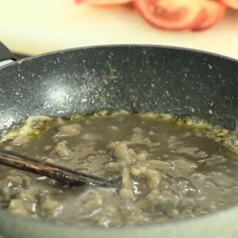 Step 5 Make the crab meat sour shrimp soup