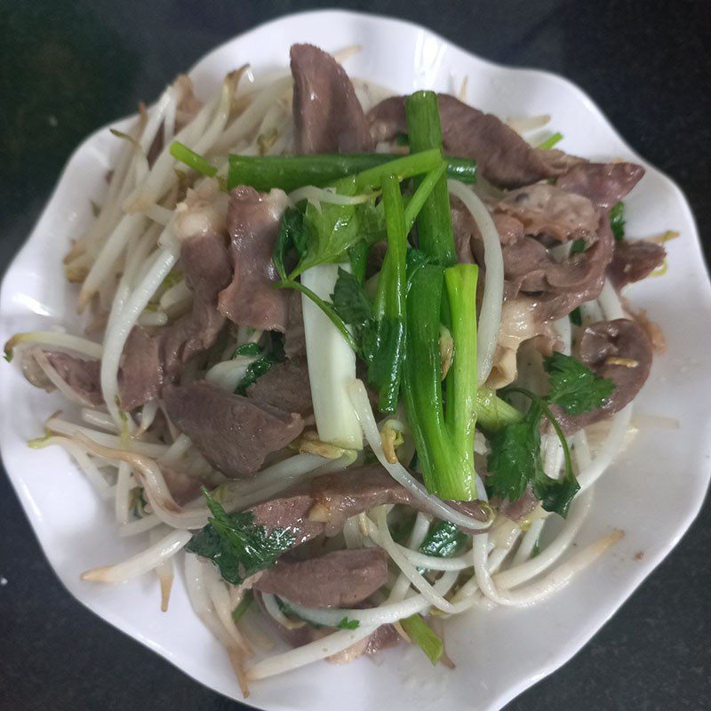 Step 4 Final Product Stir-fried pig's heart with bean sprouts