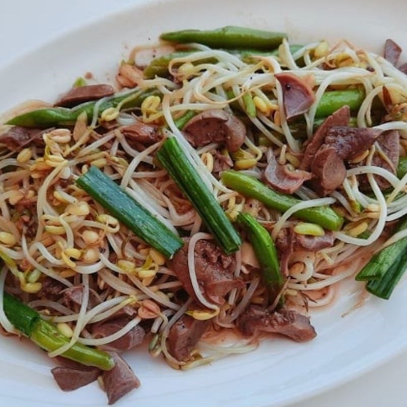 Step 5 Final Product Stir-fried chicken gizzards with bean sprouts