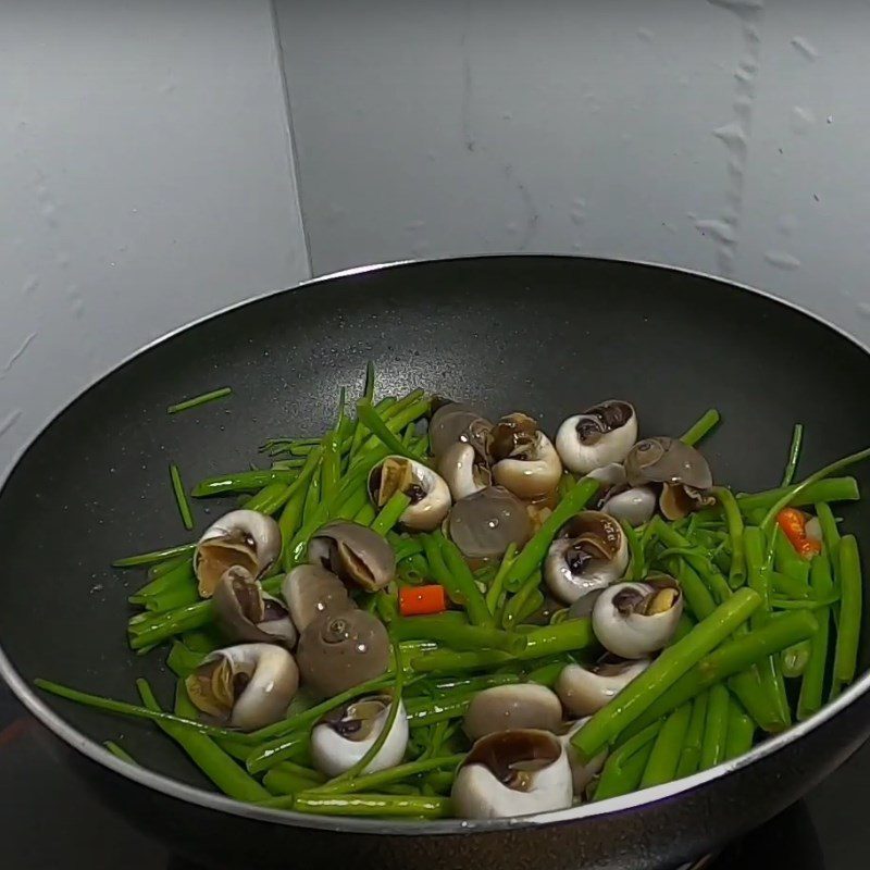 Step 3 Make stir-fried snails with tamarind Stir-fried snails with tamarind