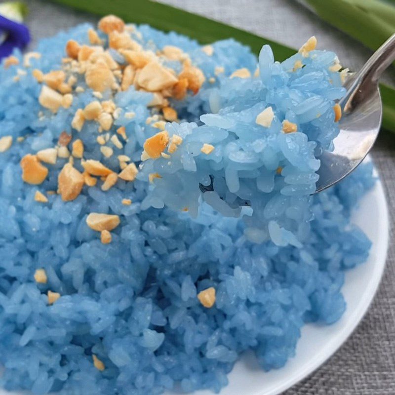 Step 4 Final product Sticky rice with butterfly pea flower