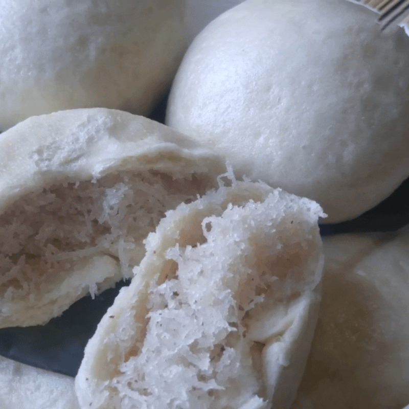 Step 5 Finished product Coconut-filled buns