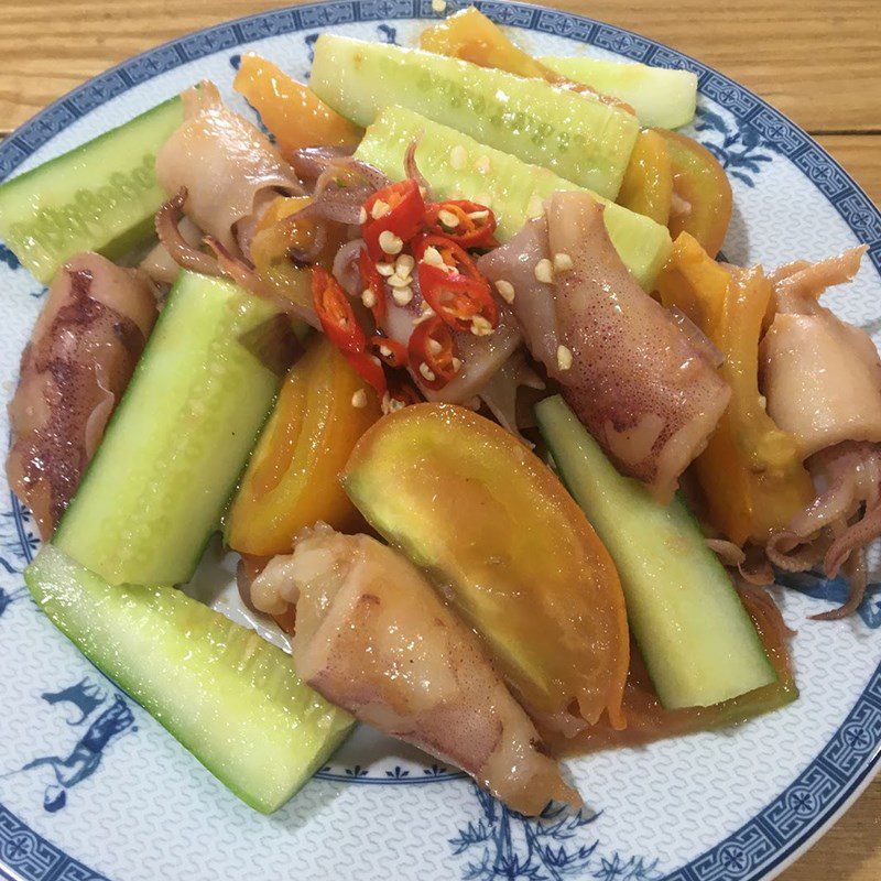 Step 4 Final Product Squid stir-fried with tomatoes and cucumbers