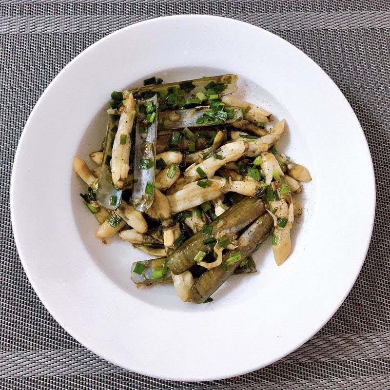 Step 3 Final Product Stir-fried Razor Clams with Scallion Oil