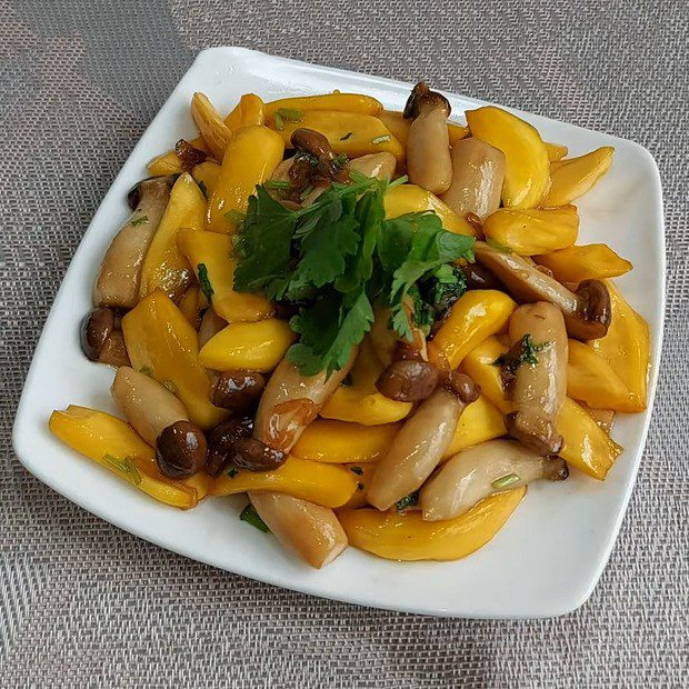 Step 5 Final Product Stir-fried jackfruit with chicken thigh mushrooms