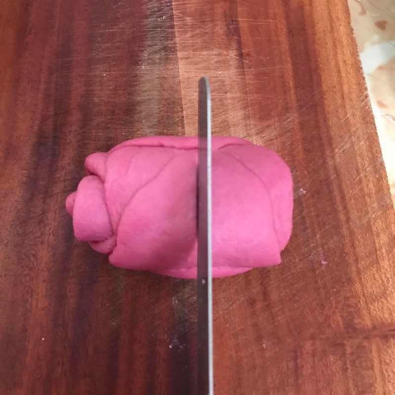 Step 4 Shaping the Rose Bun (recipe shared by a user)