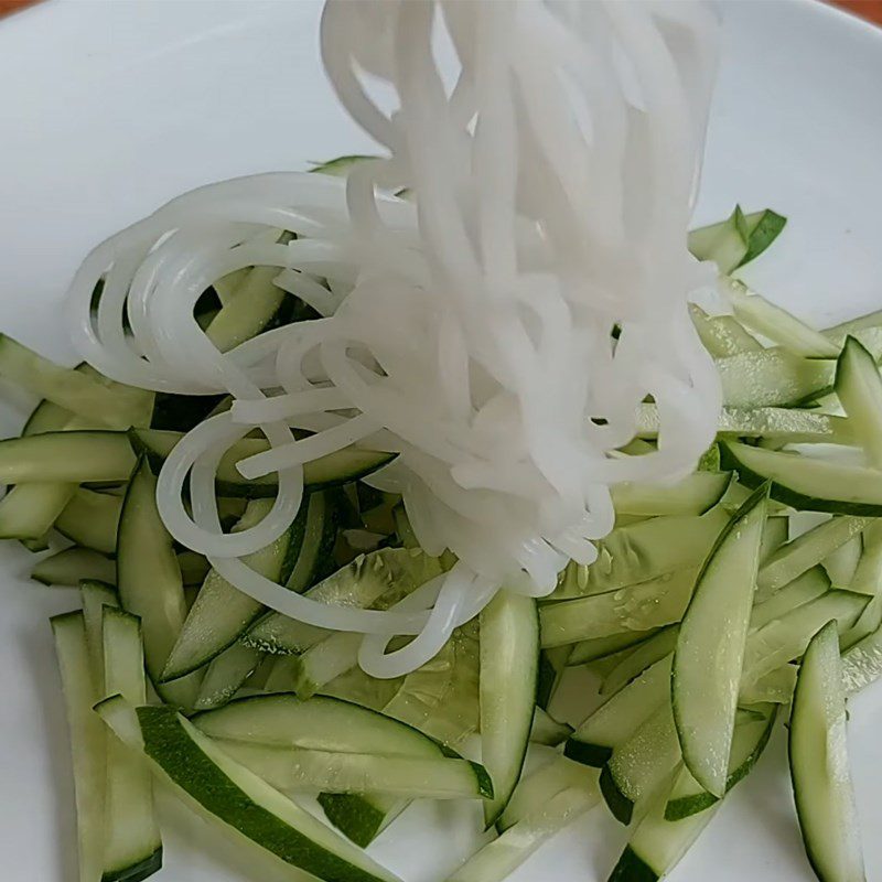 Step 4 Final product of stir-fried rice noodle with vegetarian meat