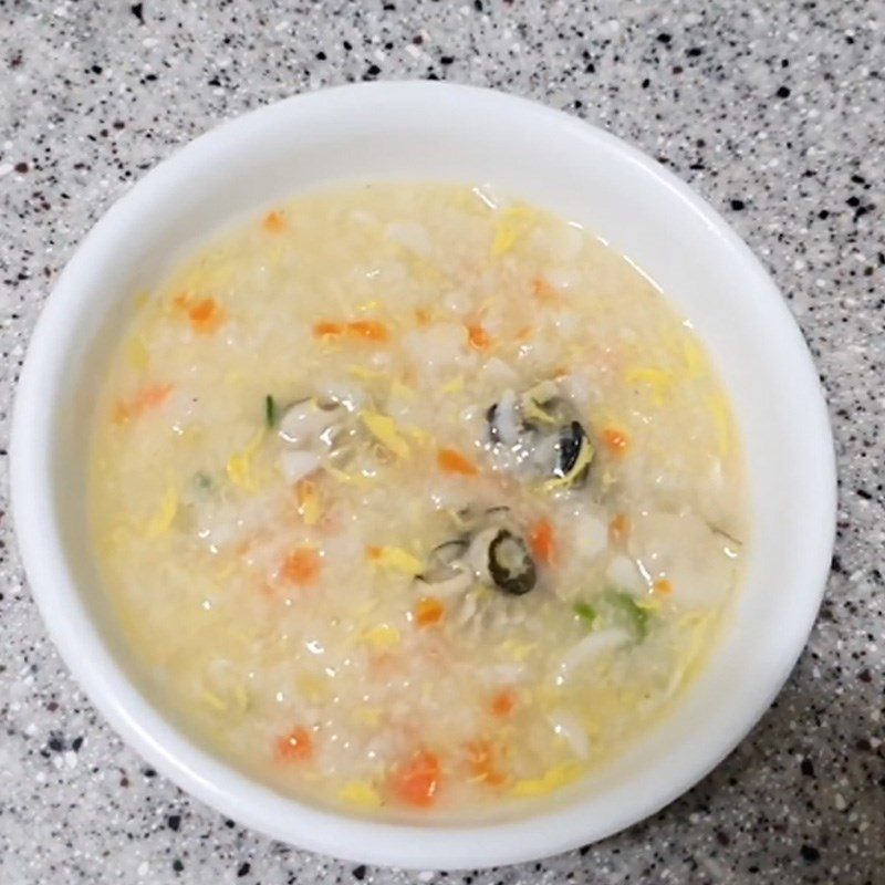 Step 4 Finished product Oyster porridge with carrot and egg