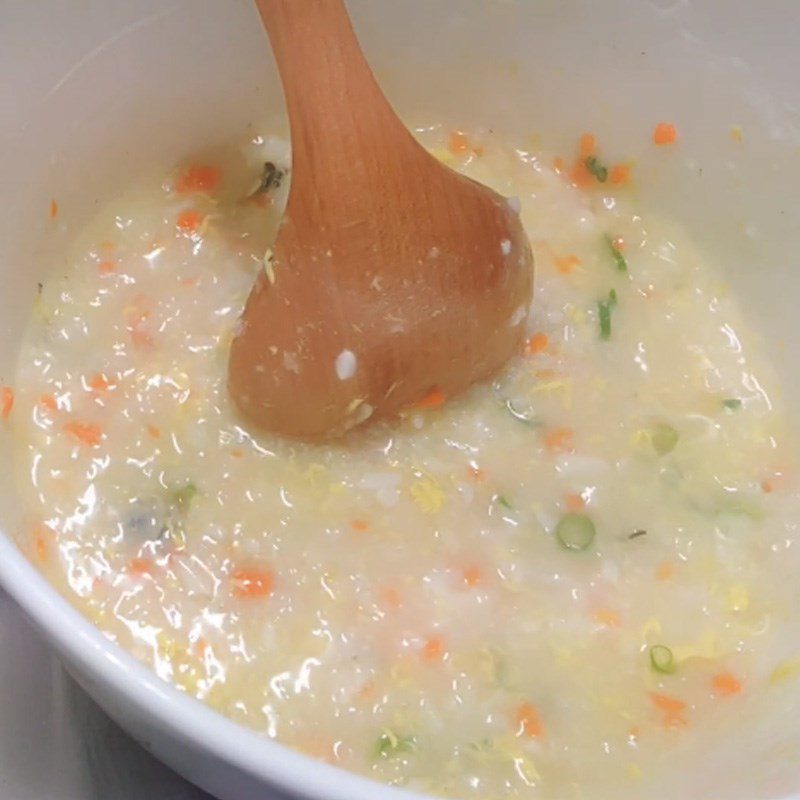 Step 4 Finished product Oyster porridge with carrot and egg