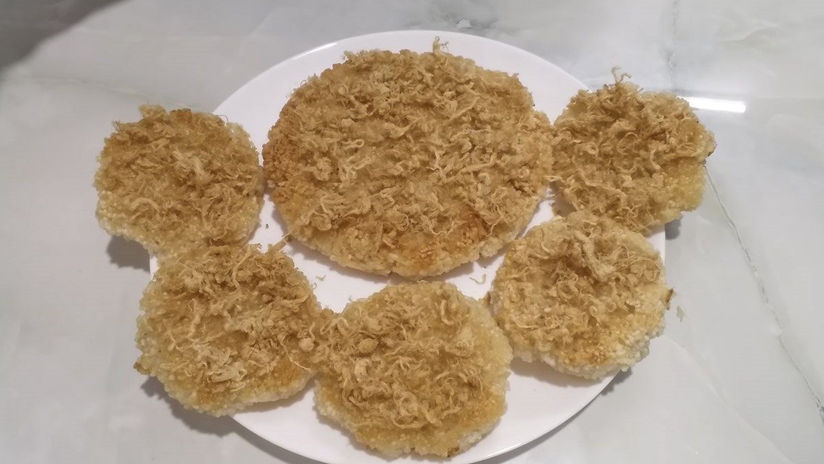 Fried sticky rice with pork floss