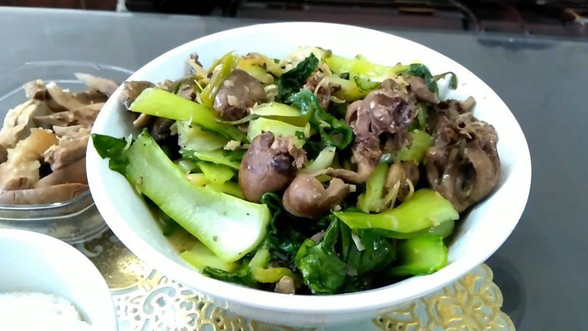 Stir-fried Chicken Hearts with Bok Choy