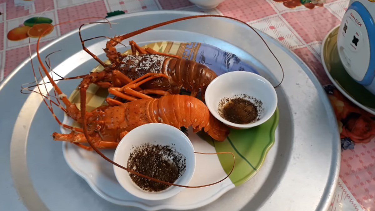 Steamed Lobster with Coconut Water