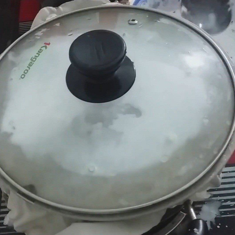 Step 5 Steaming the rice flour Rice cake from Nghe An