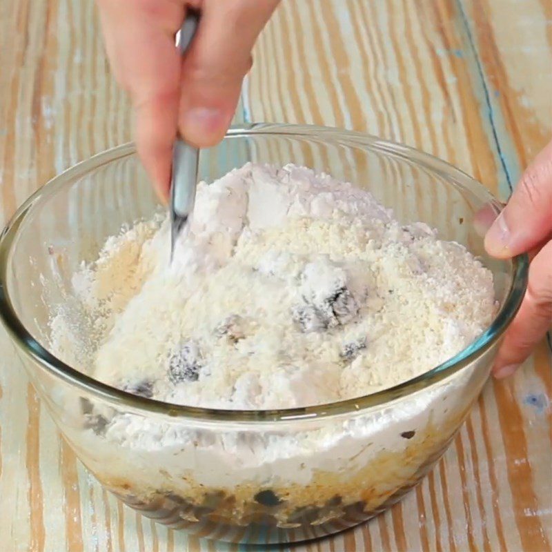 Step 3 Mix the cake batter Christmas Pudding