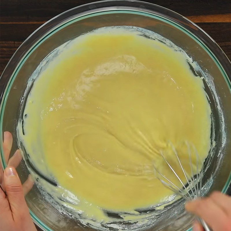 Step 1 Mix the dough for baked donuts with jam filling