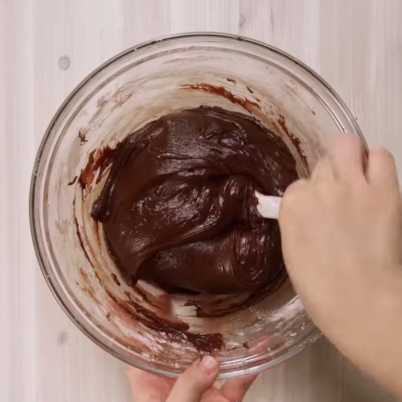 Step 2 Mix the cake batter for chocolate brownie using a rice cooker