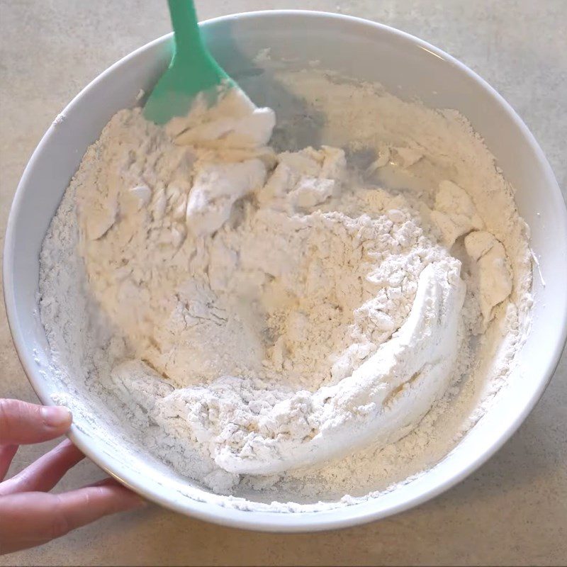 Step 1 Mixing the pink dough for Rose-shaped Steamed Buns