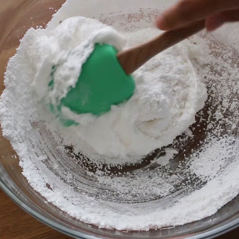 Step 2 Mix the batter for Coconut Macaron using flour