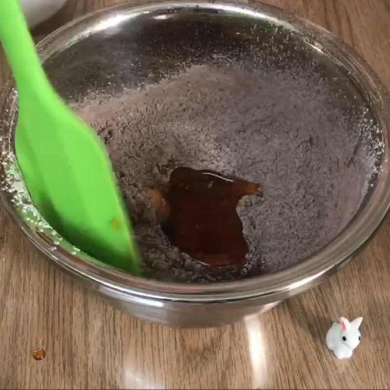 Step 4 Mixing the cake dough Mooncake with chocolate and cheese filling