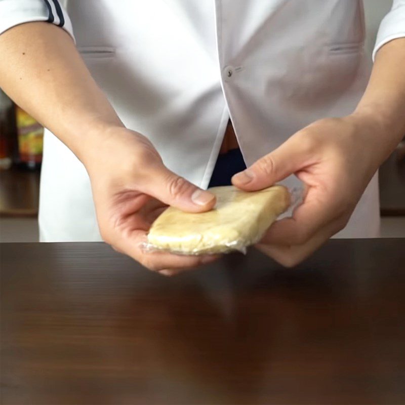 Step 6 Mix the dough for the mixed mooncake with barbecued pork