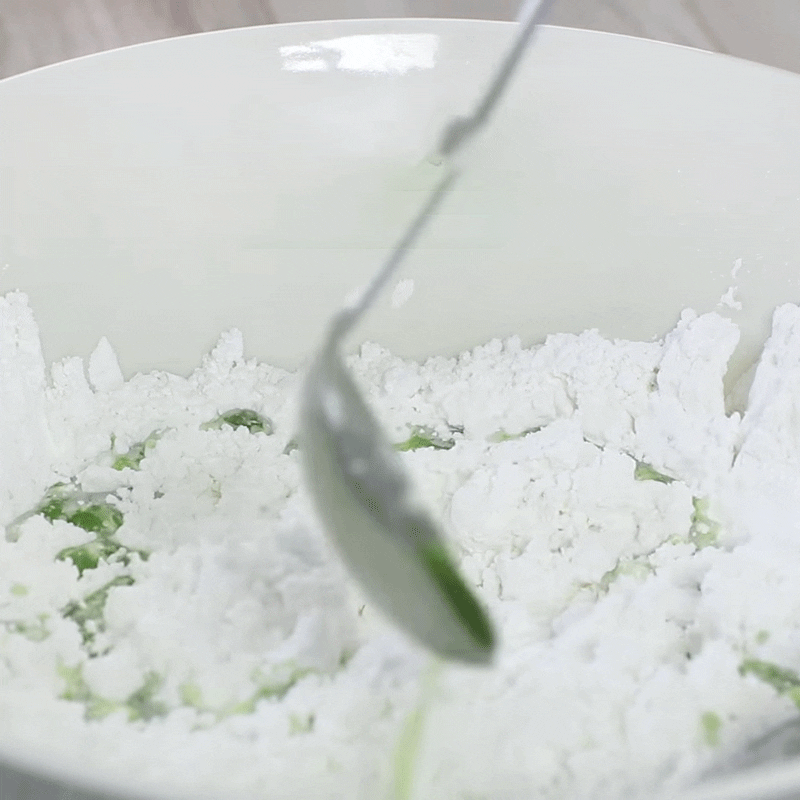 Step 4 Mixing the dough Pandan leaf cake with mung bean filling