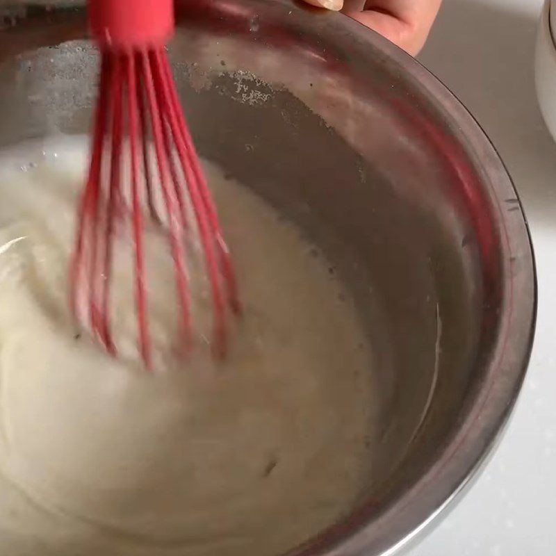 Step 1 Prepare banana leaves and mold for steamed banana sponge cake