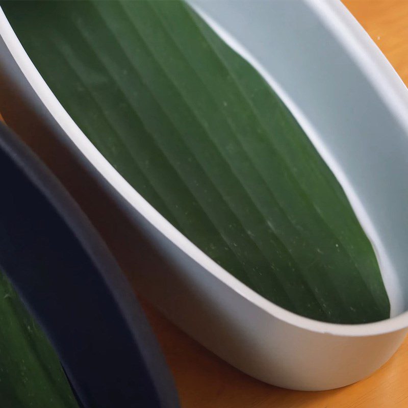 Step 1 Prepare banana leaves and mold for steamed banana sponge cake