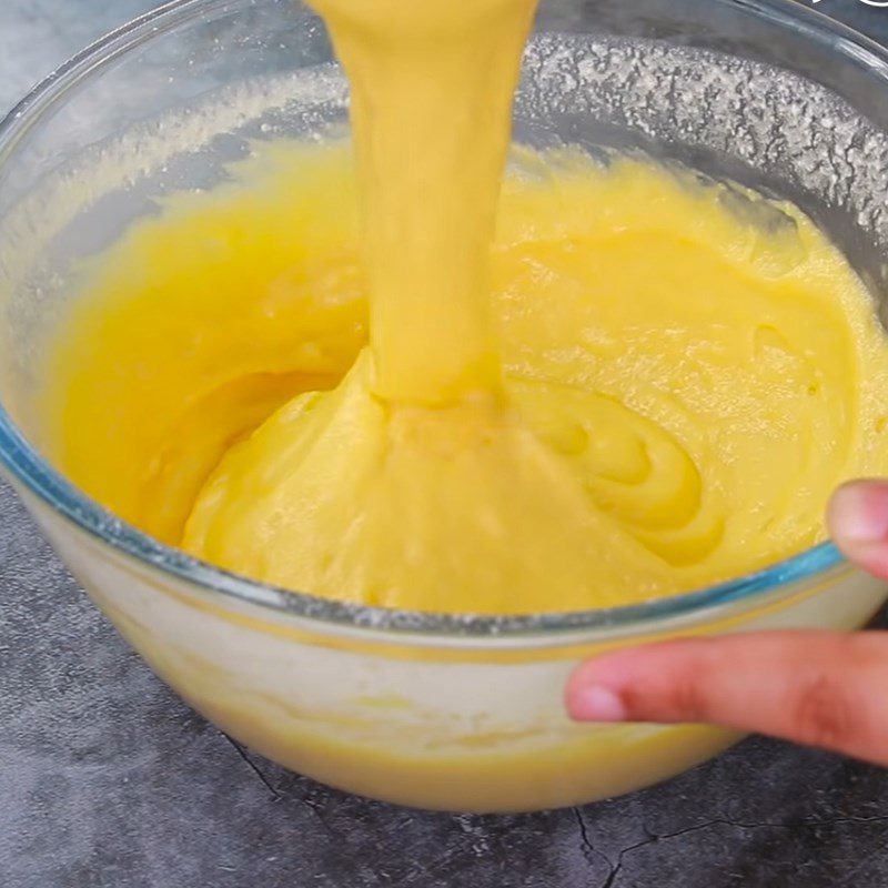 Step 2 Mix the cake batter with mango No-bake mango sponge cake