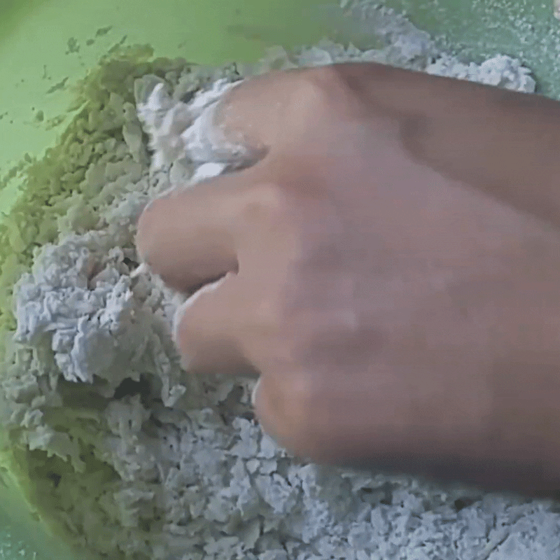 Step 1 Mix the dough for coconut-filled buns