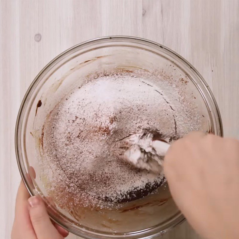 Step 2 Mix the cake batter for chocolate brownie using a rice cooker