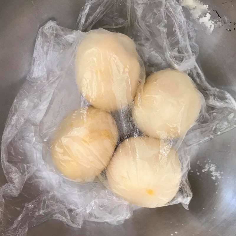 Step 2 Mix the dough for Lotus seed mooncake