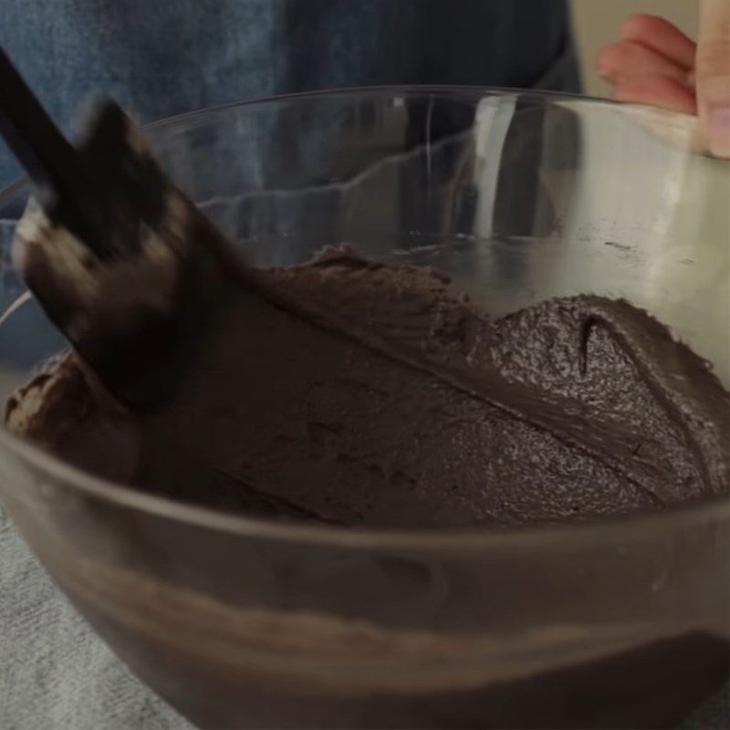 Step 1 Mix the black cake batter Oreo macarons