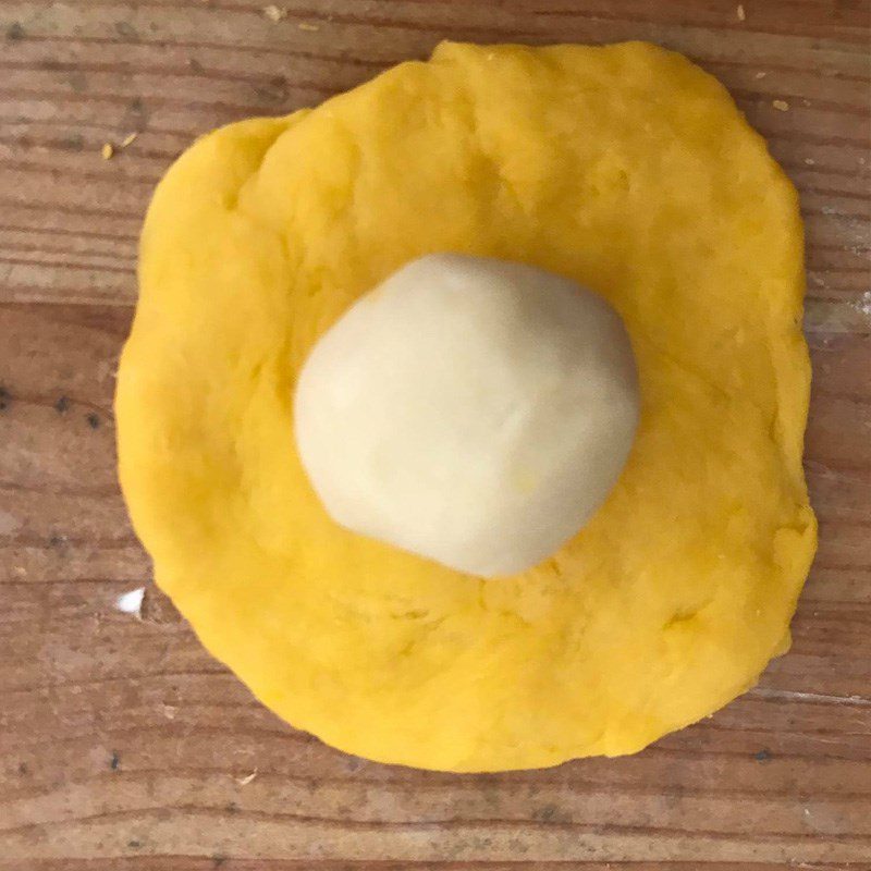 Step 3 Mix the skin dough for Lotus seed mooncake