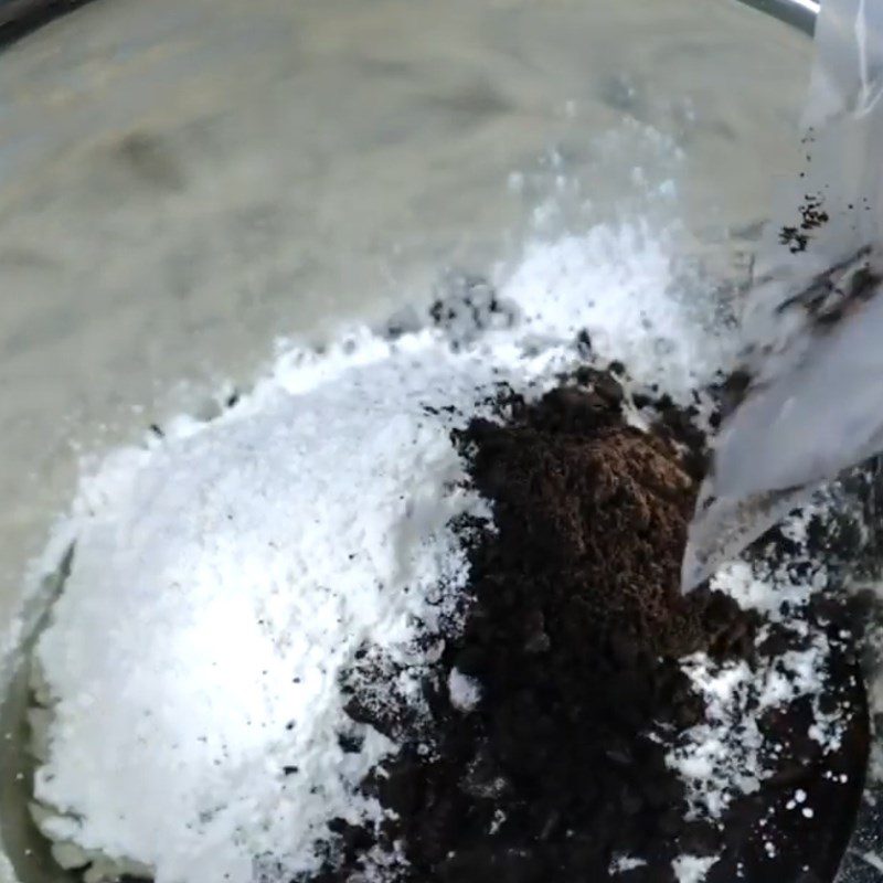 Step 4 Mix the mooncake dough with oreo filling