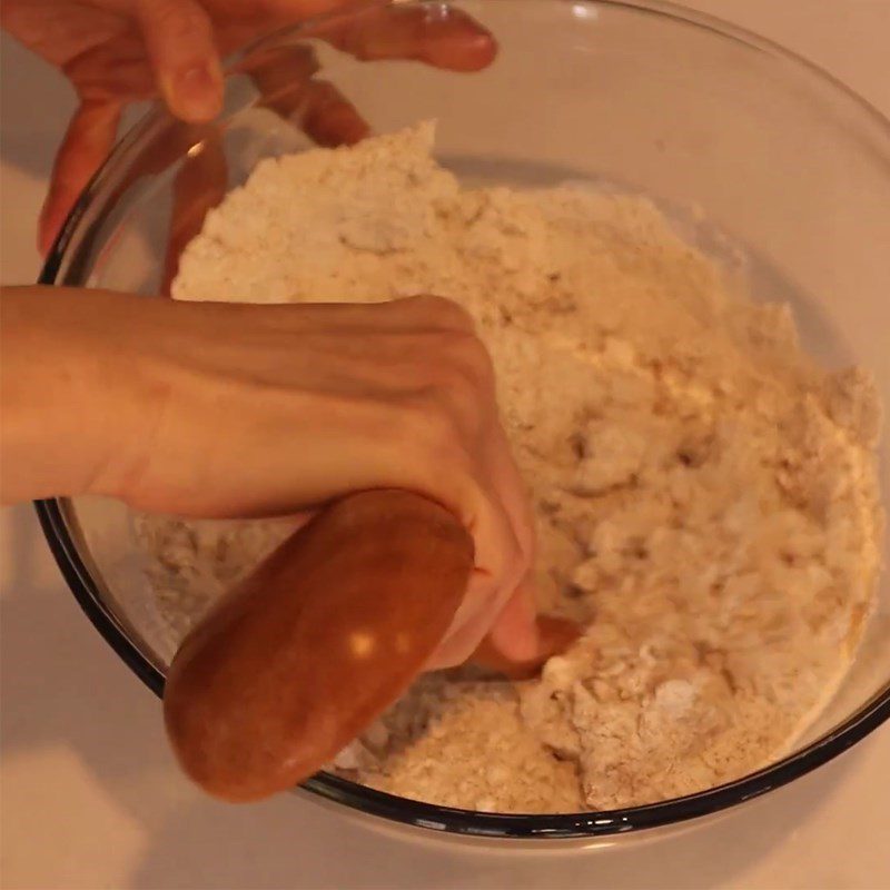 Step 2 Mix the oatmeal flour for whole grain oatmeal bread