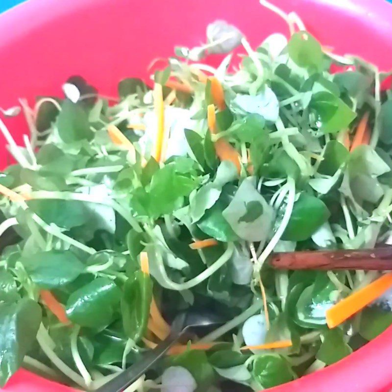 Step 4 Mixing the salad Water spinach salad with duck breast