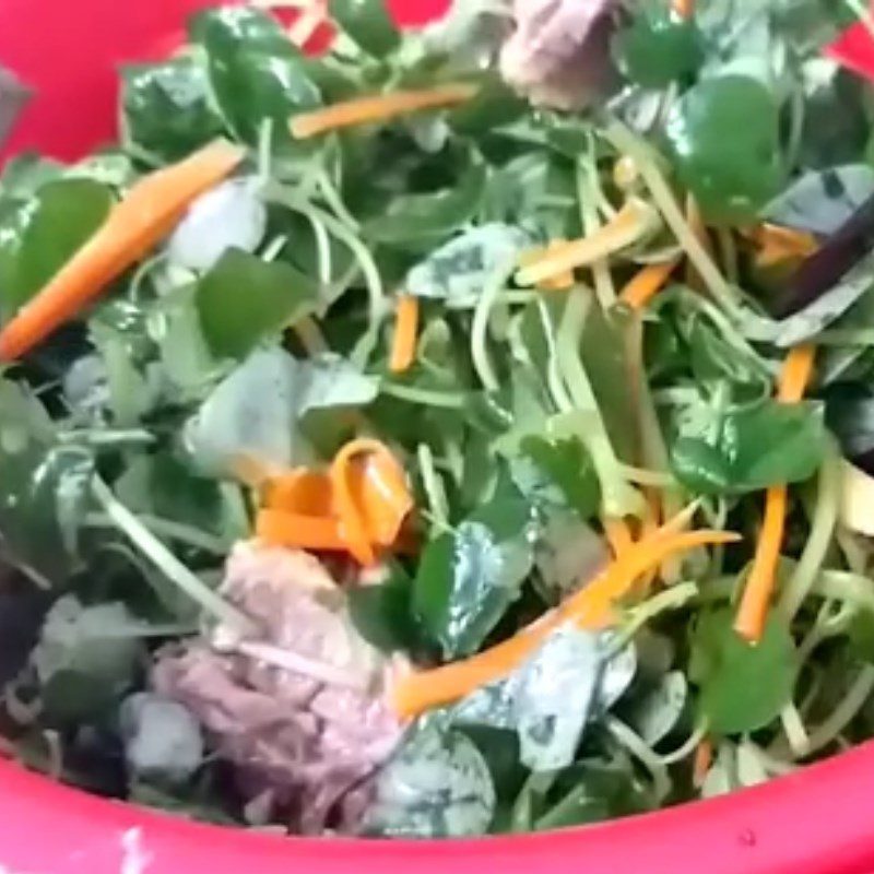 Step 4 Mixing the salad Water spinach salad with duck breast