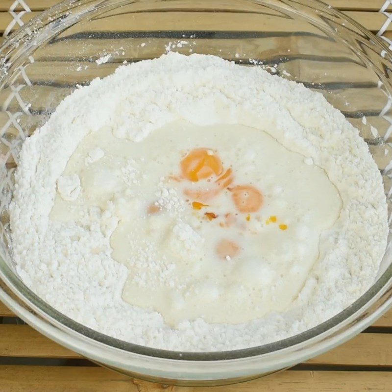 Step 1 Mixing the flour mixture for Banana Cake