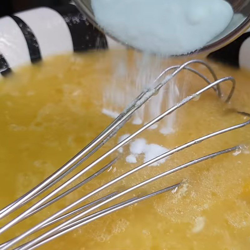 Step 1 Mix banana with butter and eggs for Banana Sponge Cake using a rice cooker