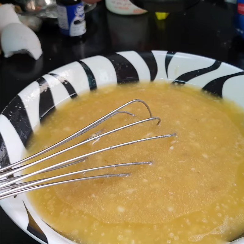 Step 1 Mix banana with butter and eggs for Banana Sponge Cake using a rice cooker